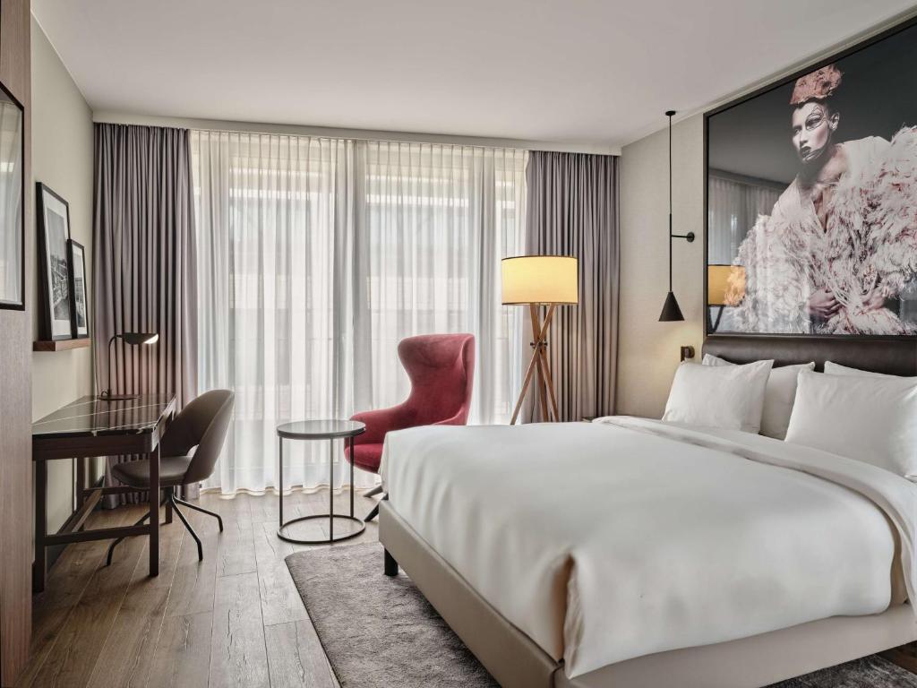 Postel nebo postele na pokoji v ubytování Radisson Collection Hotel, Berlin