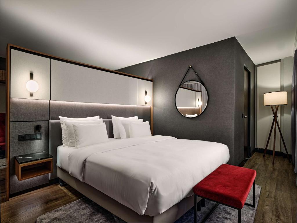 Postel nebo postele na pokoji v ubytování Radisson Collection Hotel, Berlin