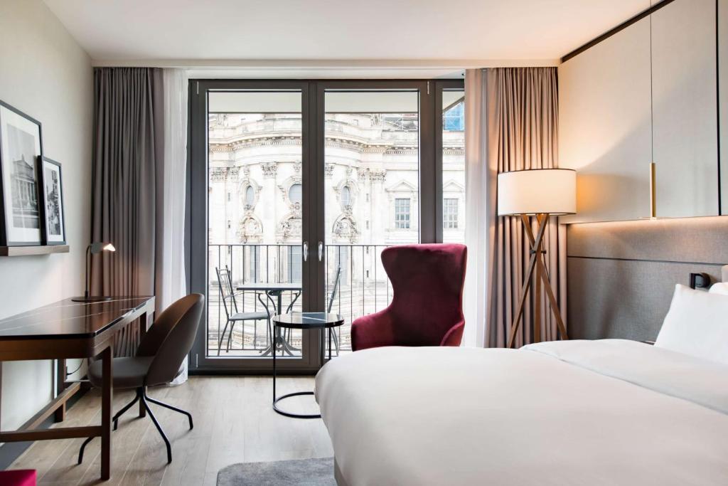 Voodi või voodid majutusasutuse Radisson Collection Hotel, Berlin toas