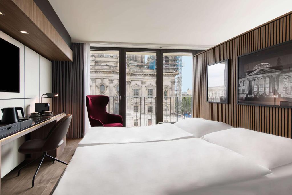 Voodi või voodid majutusasutuse Radisson Collection Hotel, Berlin toas