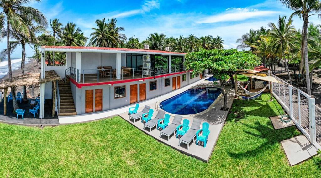 Swimmingpoolen hos eller tæt på Casa de Playa Ocean Blue SV