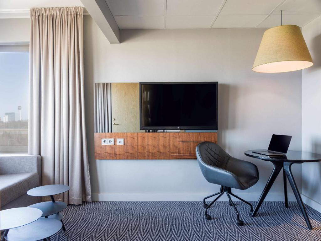 TV a/nebo společenská místnost v ubytování Radisson Blu Arlandia Hotel, Stockholm-Arlanda