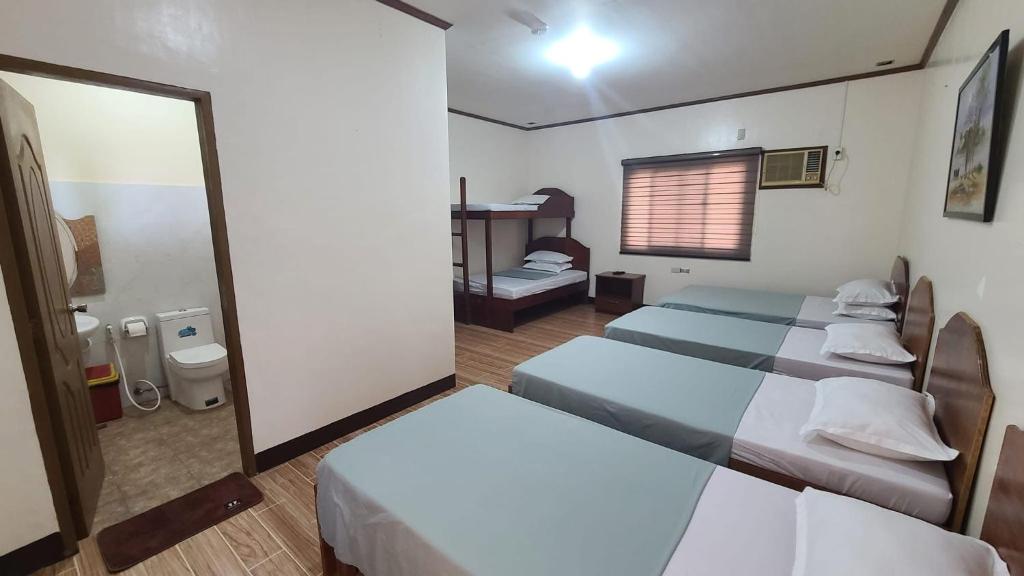 Postel nebo postele na pokoji v ubytování NSZ Beachline Resort