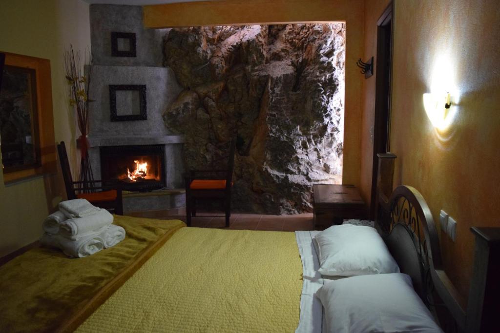 Postel nebo postele na pokoji v ubytování Flygonion Guesthouse