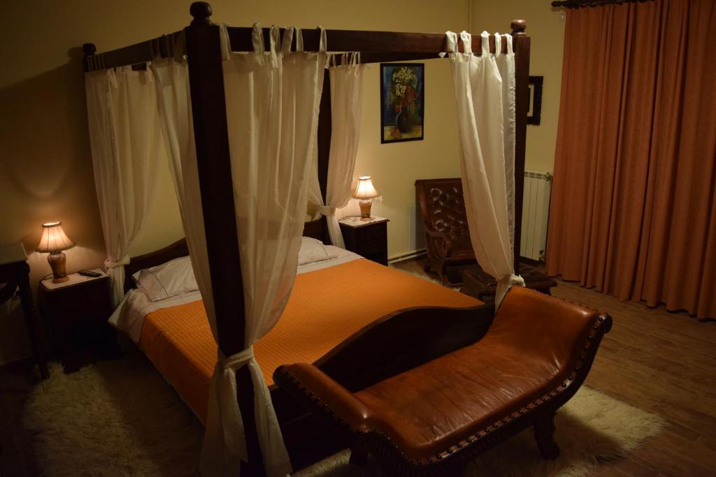 Postel nebo postele na pokoji v ubytování Flygonion Guesthouse