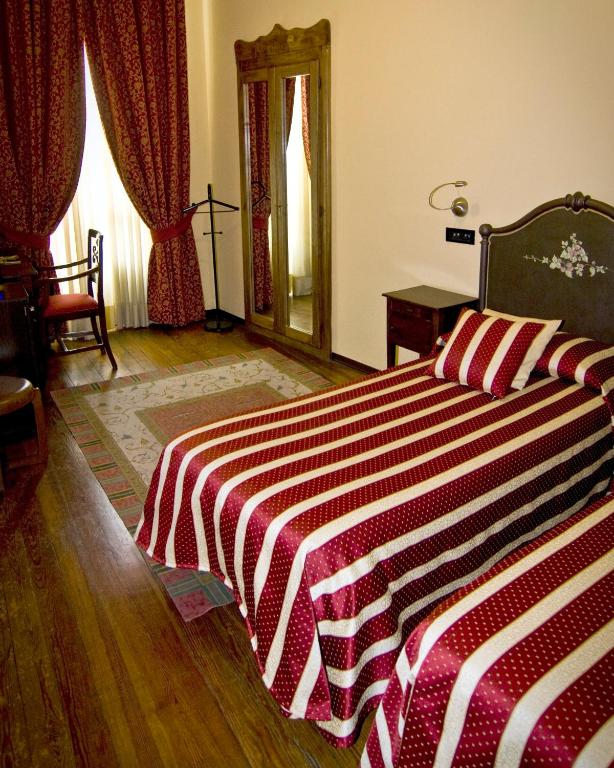 Postel nebo postele na pokoji v ubytování Hotel Regina