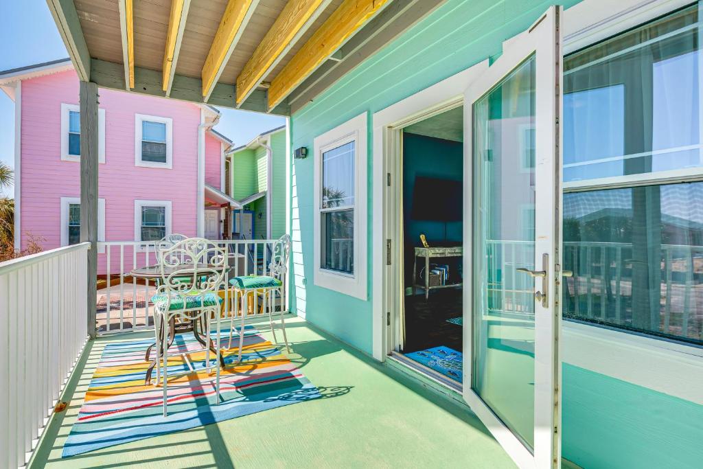 Balkón nebo terasa v ubytování Steps to Beach Home with Sunset Views in Cedar Key!