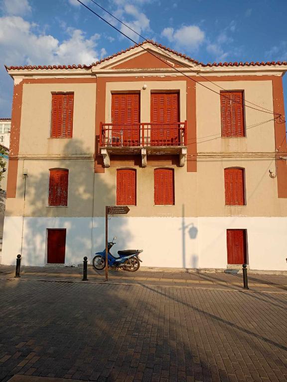a motorcycle parked in front of a building at LILIA in Poros