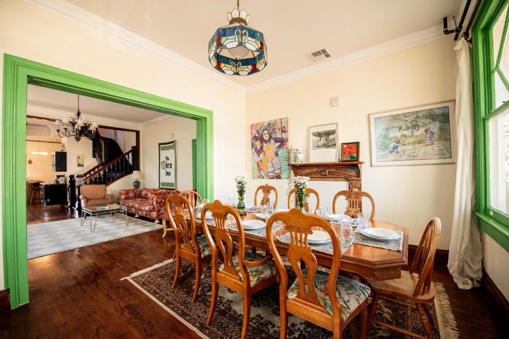 Χώρος καθιστικού στο The Okra Inn Carrollton