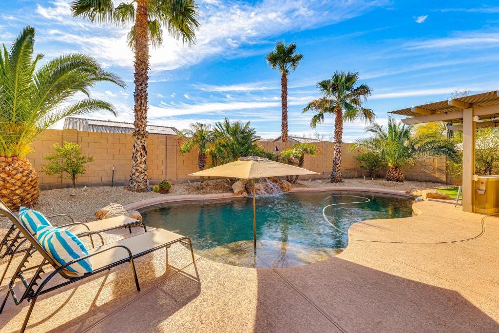 Πισίνα στο ή κοντά στο Hot Tub and Heated Pool Home in Estrella Mtn Ranch