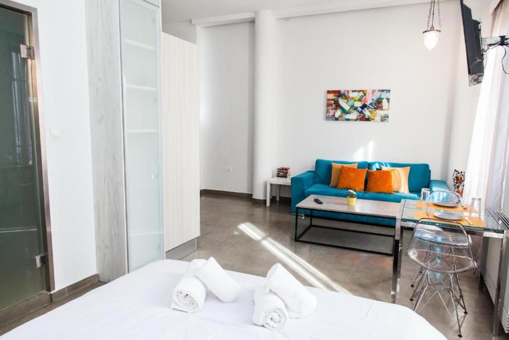 Postel nebo postele na pokoji v ubytování Aθens Dome - Apartments by Live&Travel