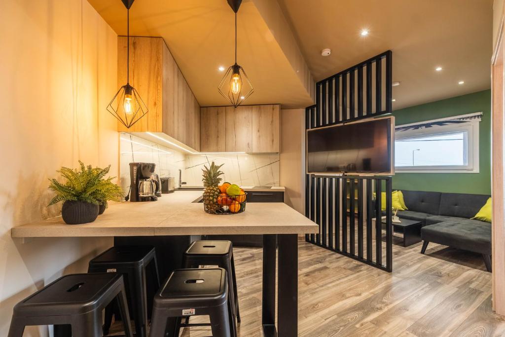 Kuchyň nebo kuchyňský kout v ubytování Semiso Beach Suites