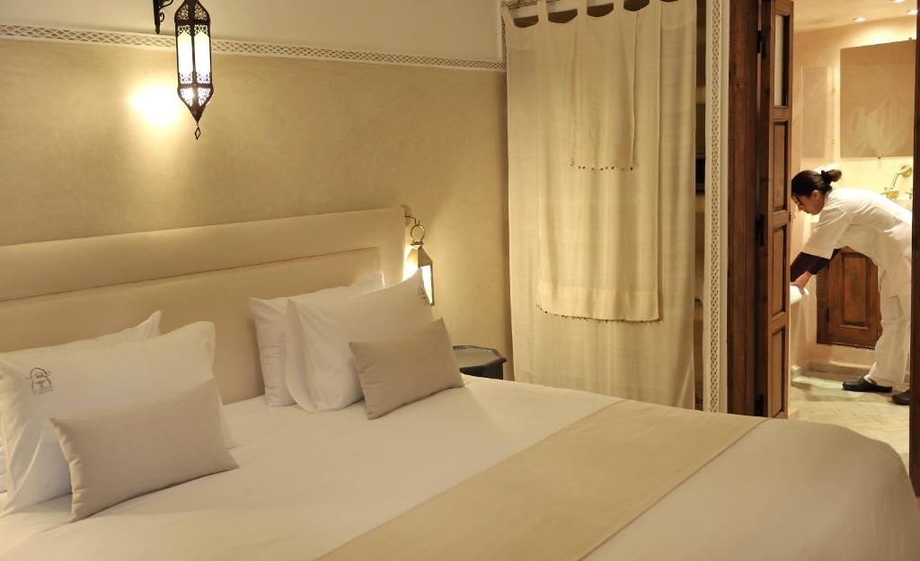 Letto o letti in una camera di Riad Le Jardin d'Abdou