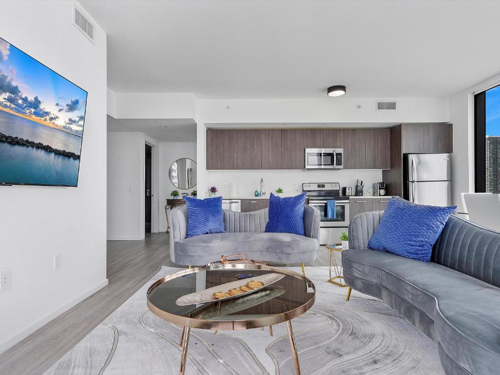 X Lounge-Contemporary Corner Residence photo