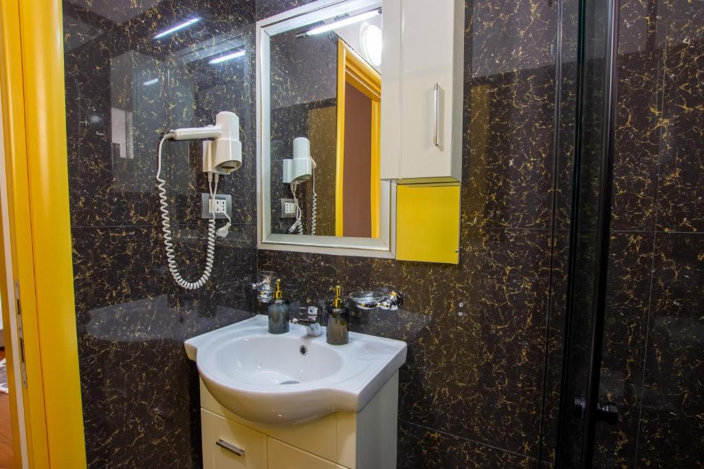 Koupelna v ubytování Bora Hotel