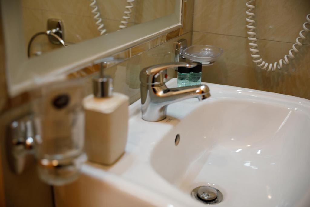 Koupelna v ubytování Bora Hotel