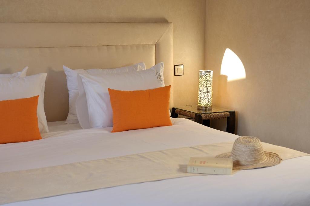 Letto o letti in una camera di Riad Le Jardin d'Abdou