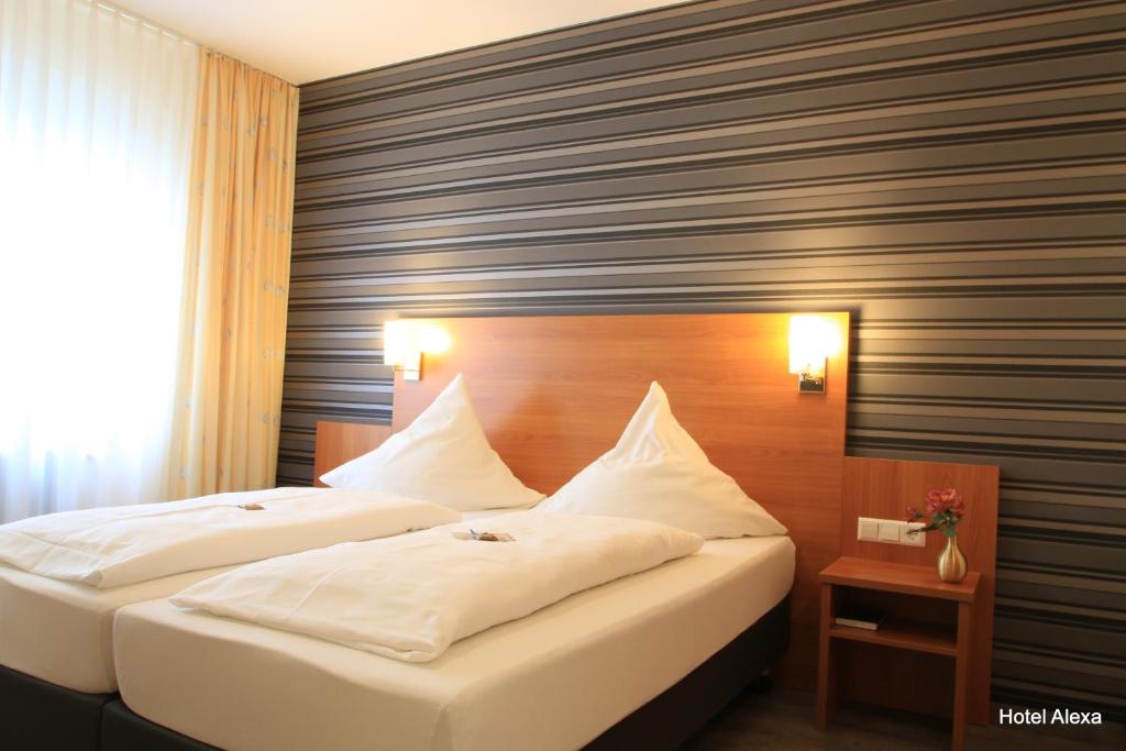 Postel nebo postele na pokoji v ubytování Hotel Alexa