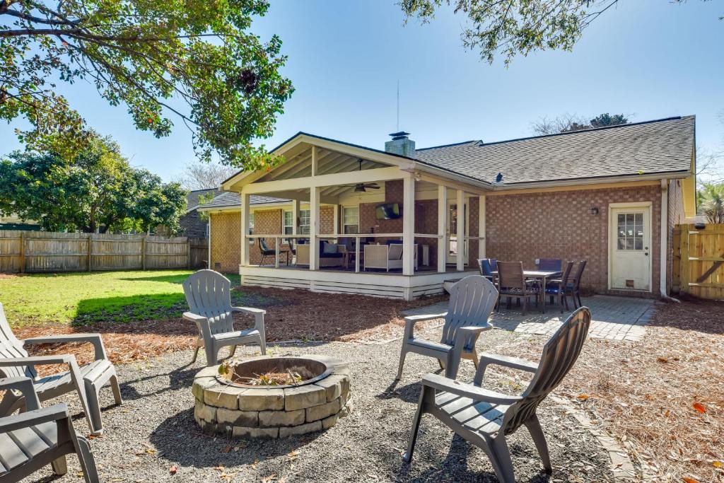 a backyard with chairs and a fire pit at 3 Mi to Beach Coastal Escape in Mount Pleasant in Charleston