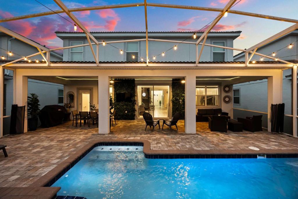 Bazén v ubytování Upstay 9BR Villa w Pool & Cinema - Epic Universe nebo v jeho okolí