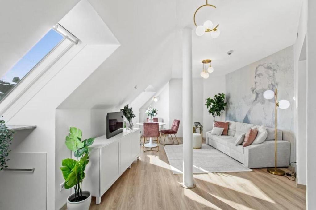 Gallery Detail: 2 Minutes To Metro I Rooftop Apartment I Designer Vienna