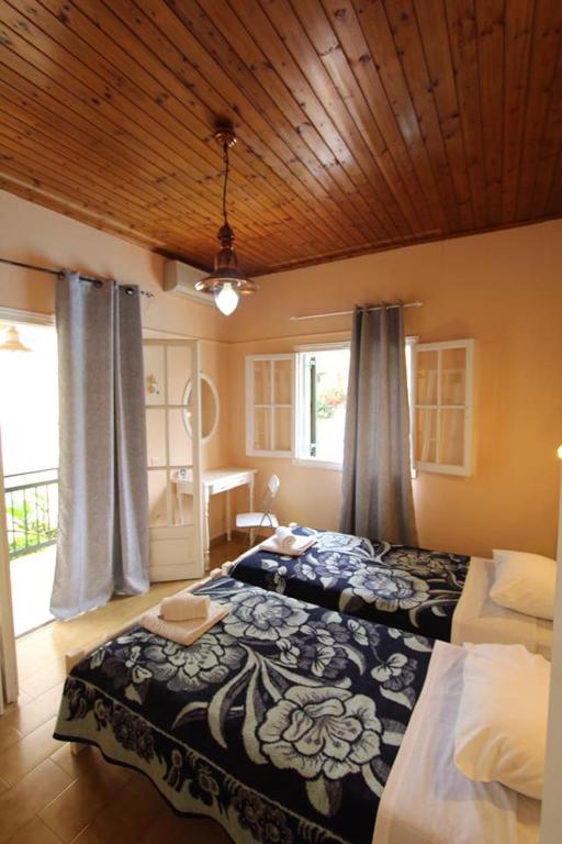 Postel nebo postele na pokoji v ubytování Paradise Sea View Pool Apartments Moraitika