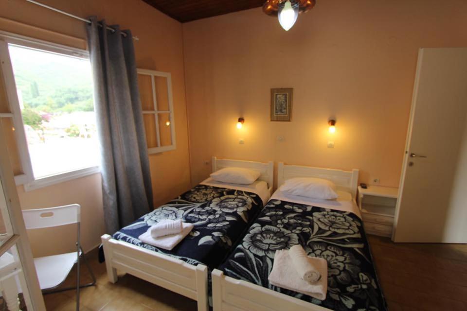 Postel nebo postele na pokoji v ubytování Paradise Sea View Pool Apartments Moraitika