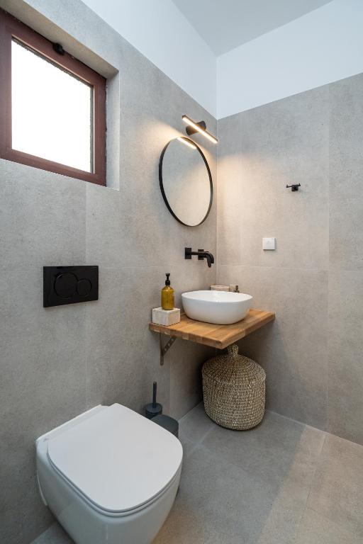 Koupelna v ubytování Aretousa InCreteble Cretan Residences Collection