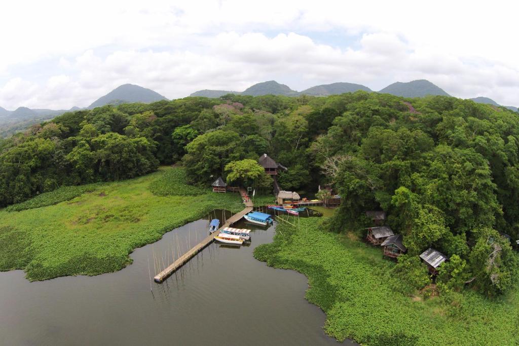 Vue panoramique sur l'établissement Reserva Ecologica Nanciyaga