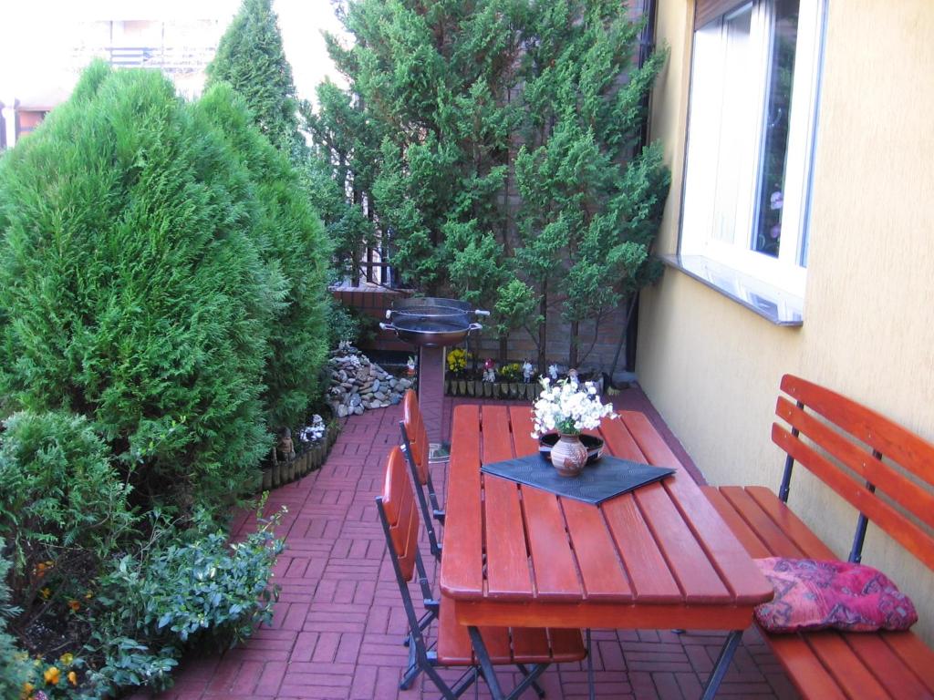 Ogród w obiekcie Apartament Zuzia