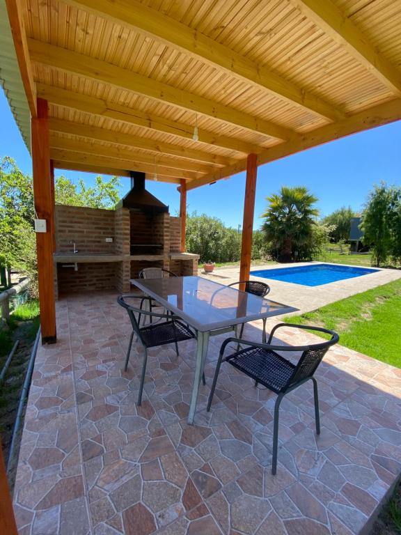 Bazén v ubytování CASA A11 Lago Rapel nebo v jeho okolí