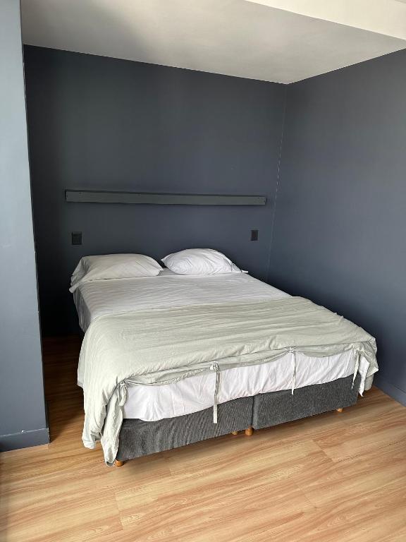 Postel nebo postele na pokoji v ubytování MONS hostel