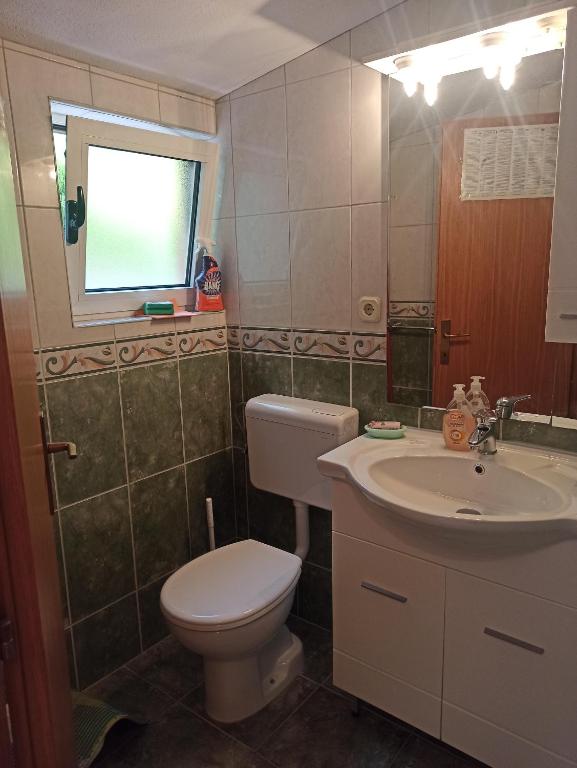 Kúpeľňa v ubytovaní Apartments by the sea Podgora, Makarska - 2593