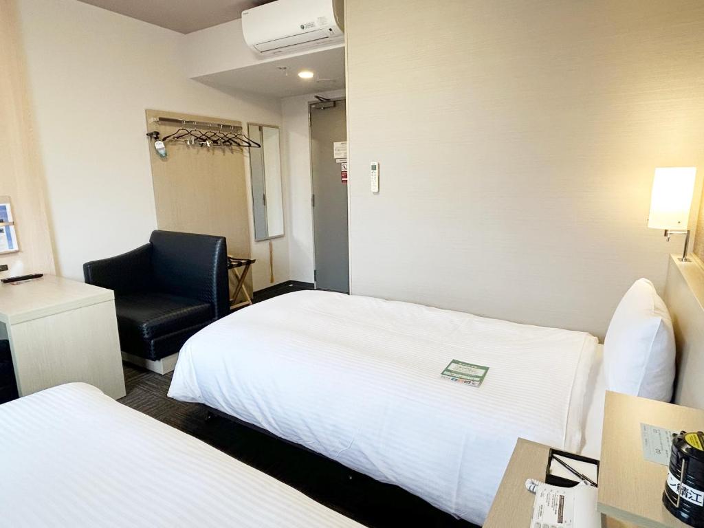 Postel nebo postele na pokoji v ubytování Hotel Route-Inn Sabae -Kokudou 8 Gou-