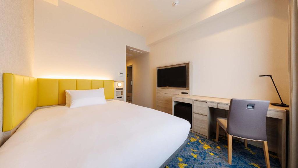 Postel nebo postele na pokoji v ubytování JR-East Hotel Mets Tachikawa