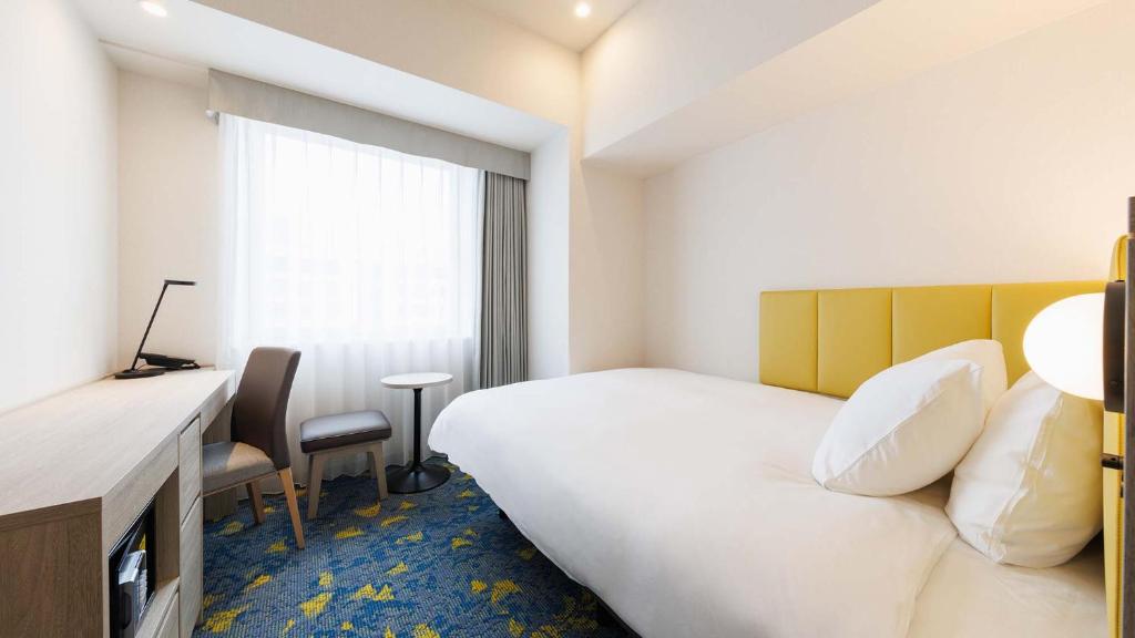 Postel nebo postele na pokoji v ubytování JR-East Hotel Mets Tachikawa