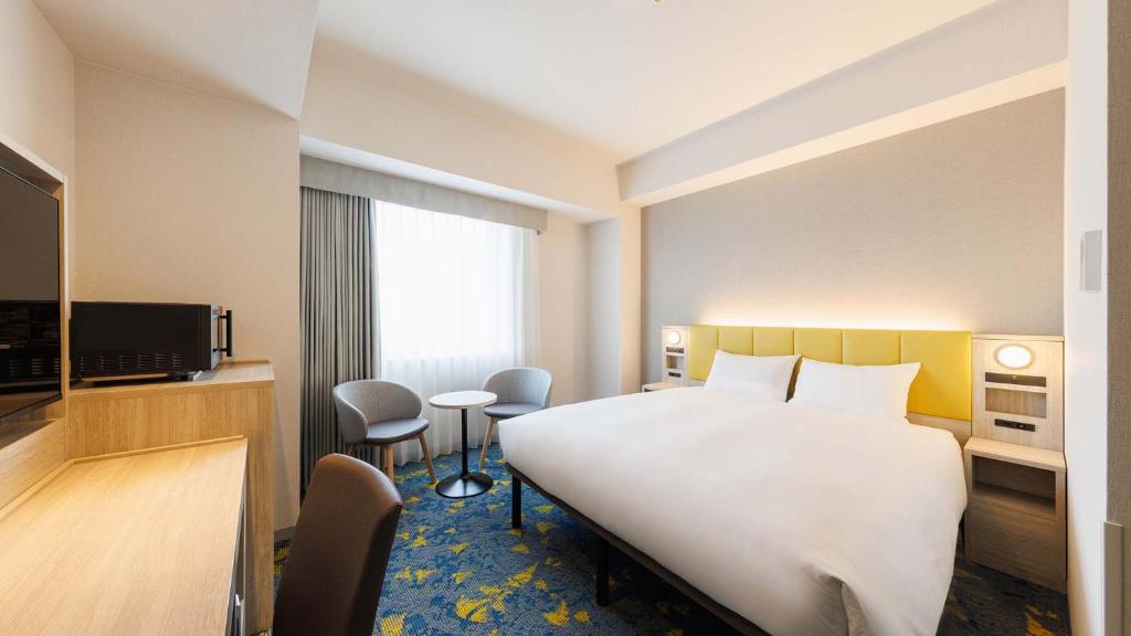 Postel nebo postele na pokoji v ubytování JR-East Hotel Mets Tachikawa
