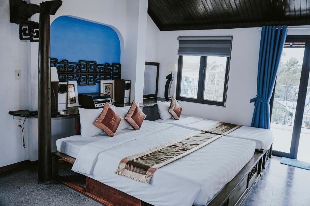 Giường trong phòng chung tại La Y Riverview
