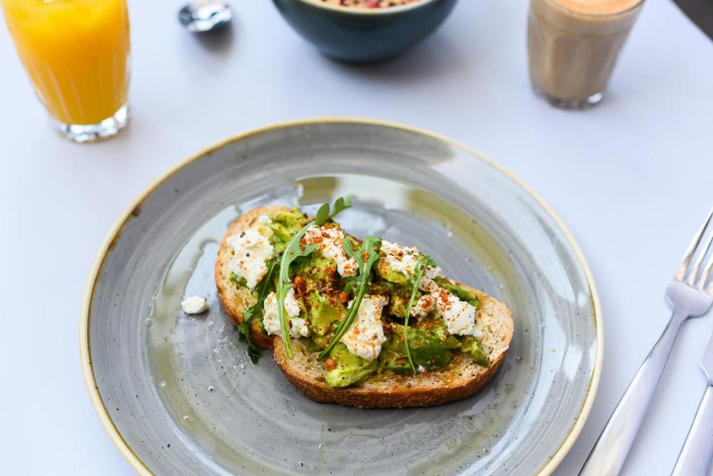 Abode Phillip - Resim 9