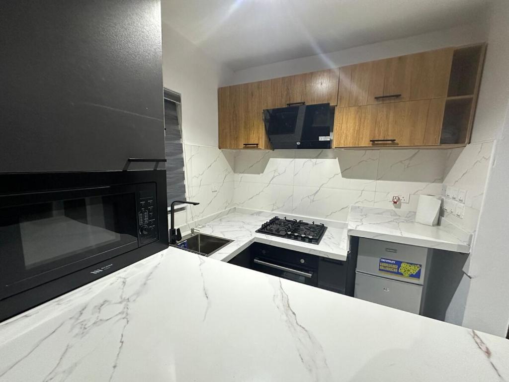 Kuchyň nebo kuchyňský kout v ubytování Olu's Condo