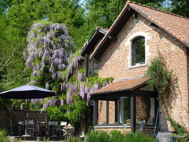 デイルベークにあるCosy Lodgeの紫花輪の家