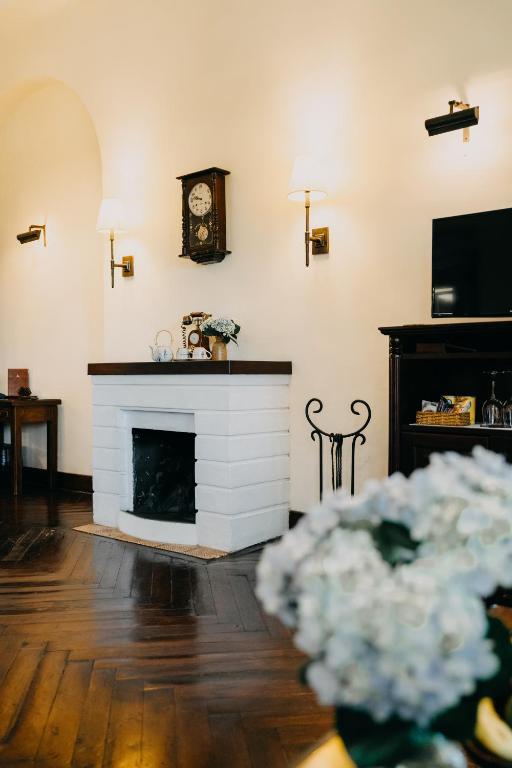 TV a/nebo společenská místnost v ubytování Ana Mandara Villas Dalat Resort & Spa