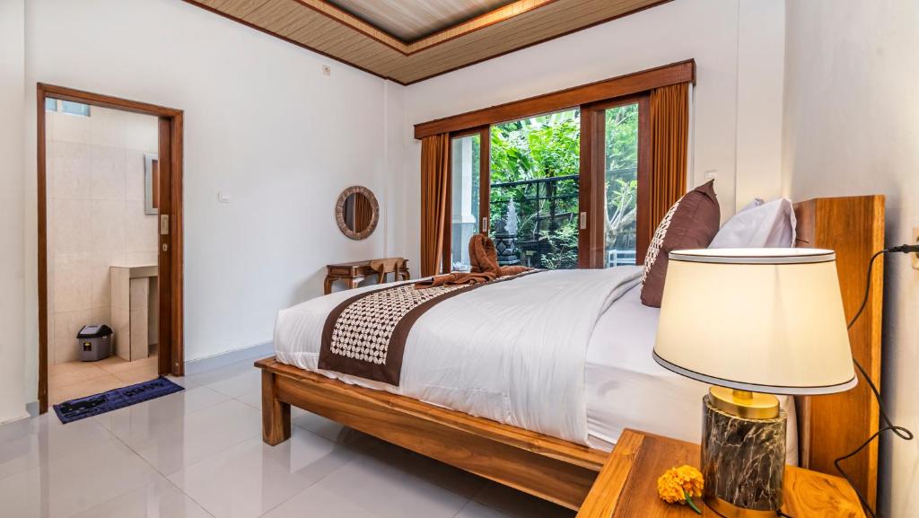 Postel nebo postele na pokoji v ubytování Depi House Ubud