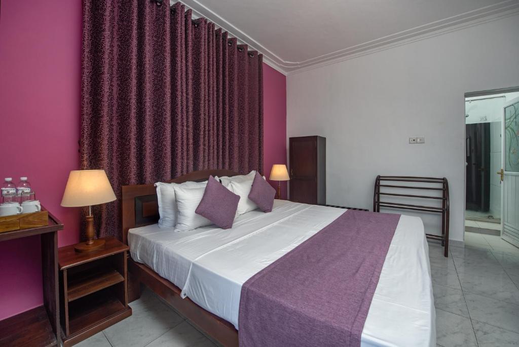 Postel nebo postele na pokoji v ubytování Ceyloni Lake Residency