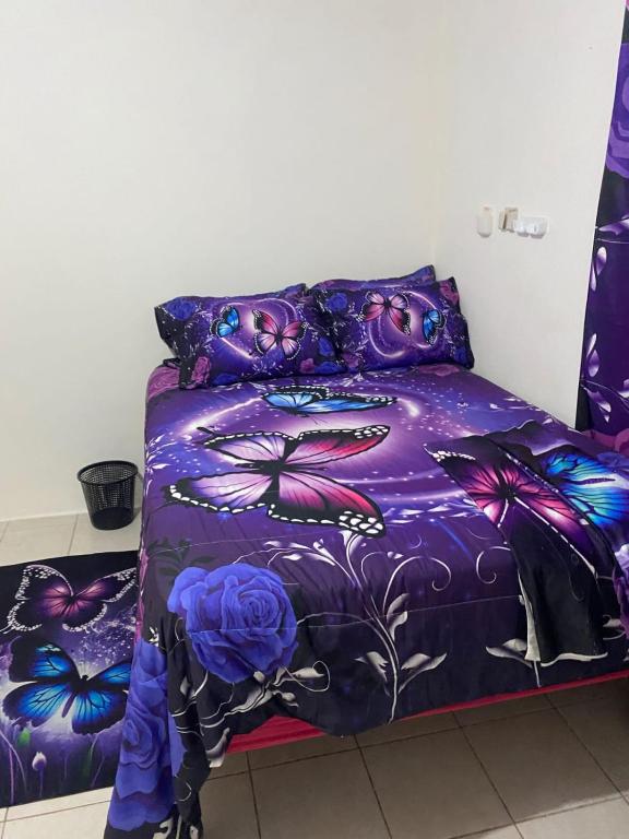 Voodi või voodid majutusasutuse Multiple Holiday Rooms in Port Morant St Thomas Jamaica toas