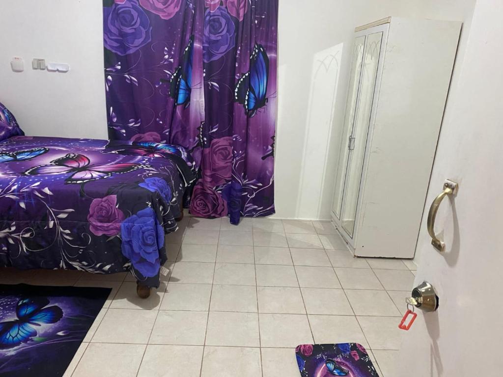 Voodi või voodid majutusasutuse Multiple Holiday Rooms in Port Morant St Thomas Jamaica toas