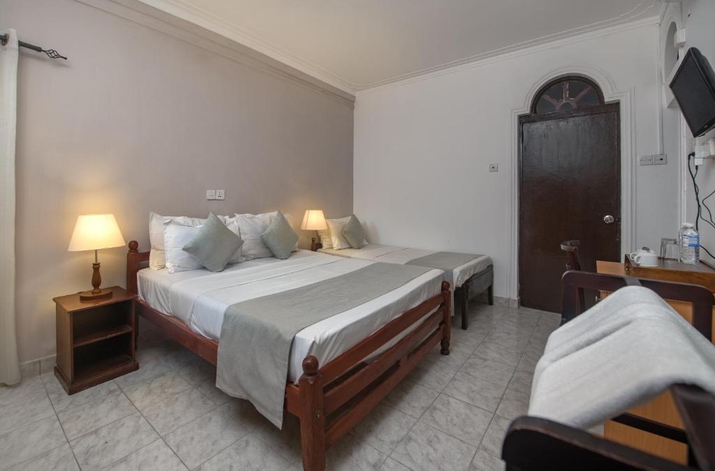 Postel nebo postele na pokoji v ubytování Ceyloni Lake Residency