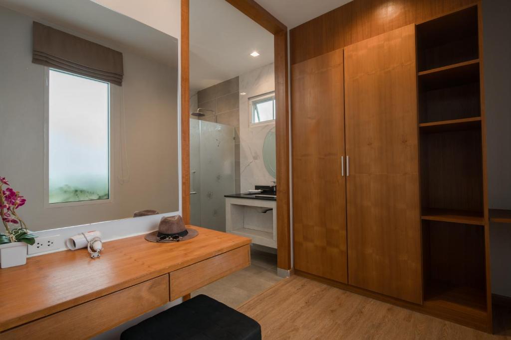 Kuchyň nebo kuchyňský kout v ubytování Phuket La Siesta Pool Villas & Pool Access Rooms