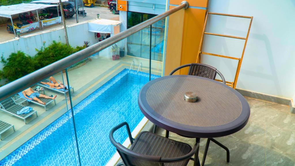 Bazén v ubytování Venus Royale Hotel nebo v jeho okolí