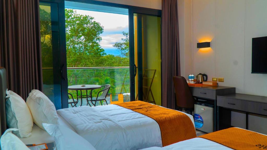 Postel nebo postele na pokoji v ubytování Venus Royale Hotel